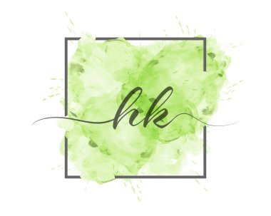 Kaligrafik küçük harfler H ve K bir çerçevede renkli bir arkaplan üzerinde katı bir çizgi ile yazılır. Basit Biçim