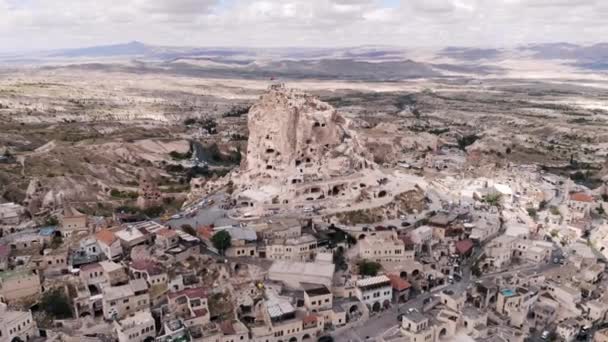 Letecký pohled na pevnost Uchisar. — Stock video