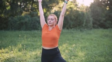 Yoga yapan kadın.