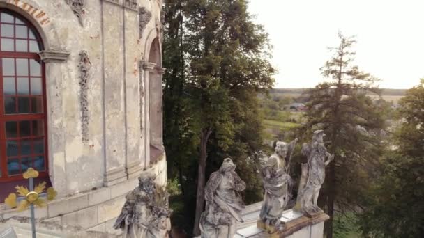 Ancienne église baroque catholique. — Video