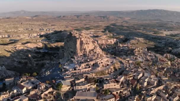 Widok z lotu ptaka na twierdzę Uchisar. — Wideo stockowe