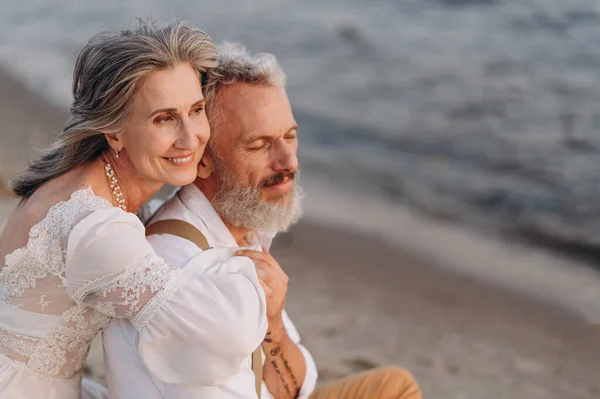 Romantiska äldre par. — Stockfoto