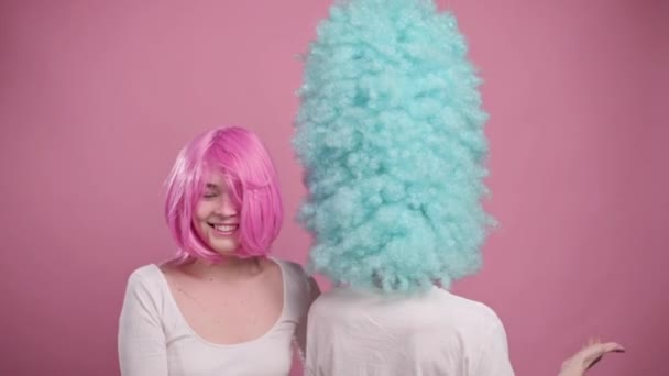 Two girlfriends in funny wigs. — Stock Video