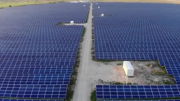 Flygfoto över solar farm. — Stockvideo