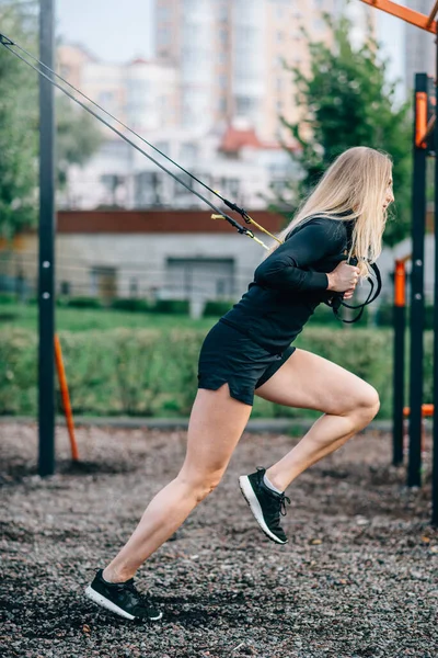 Woman is doing workout. — Stock Photo, Image