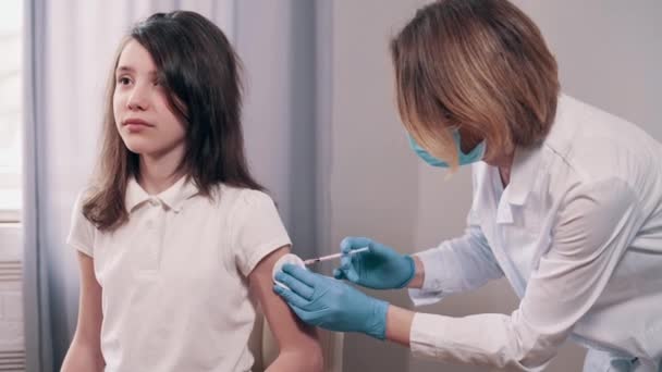 Vacunación de los niños. — Vídeo de stock