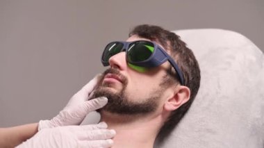 Laser tüy dökücü sakal çevresi..