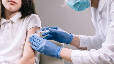 Çocukların aşılanması.