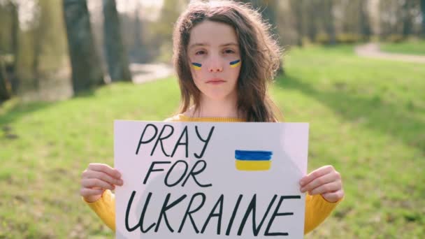 Retrato de chica ucraniana . — Vídeos de Stock