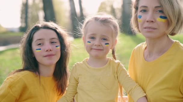 Ukraynalı Aile Portresi. — Stok video