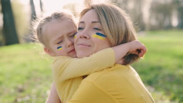 Retrato da família ucraniana. — Vídeo de Stock