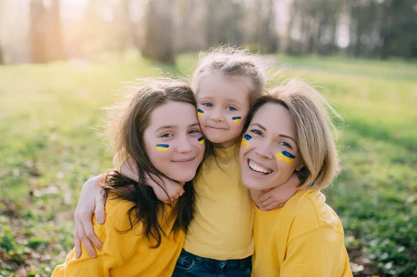 Retrato de la familia ucraniana. — Foto de Stock