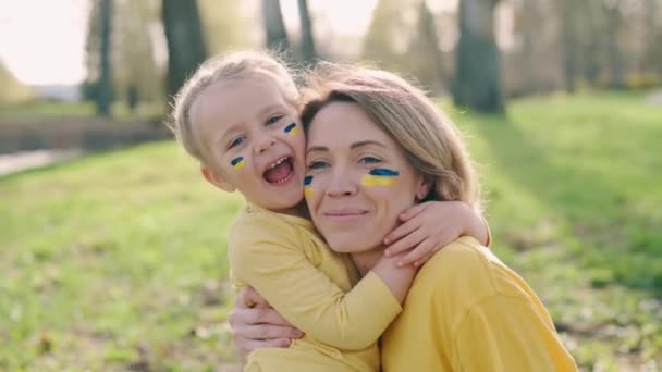 Portrait of Ukrainian family. — Stock Video
