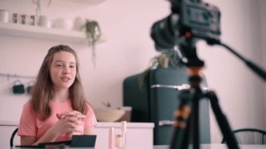 Blogger girl is recording tutorial video.