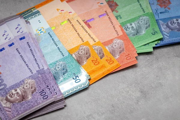 Μαλαισίας Χρήματα Διασκορπισμένα Στο Τραπέζι Όλα Τραπεζογραμμάτια Ringgit Έννοια Οικονομία — Φωτογραφία Αρχείου