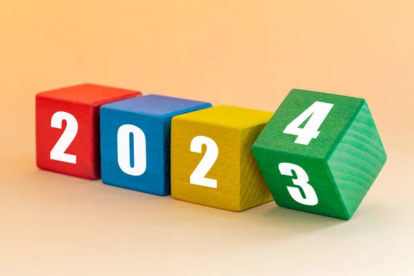 2023 2024 Białe Numery Radośnie Kolorowe Klocki Wesołych Świąt Szczęśliwego — Zdjęcie stockowe