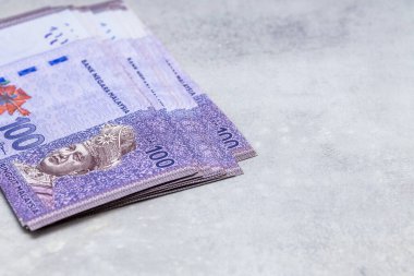 Malezya 'nın Büyük Para Dosyası, Yüzlerce Halka Banknotlar, Ekonomik ve İş Konsepti, metin için arkaplan 
