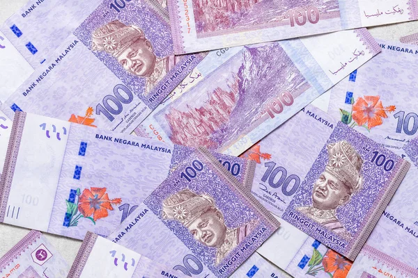 dağınık Malezya para banknotları 100 ringgit, iş ekonomisi geçmişi 