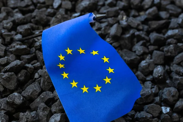 Flagge Der Europäischen Union Vor Dem Hintergrund Der Kohle Konzept — Stockfoto