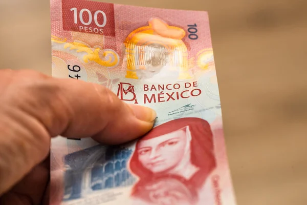 Entrega Mano Billetes 100 Pesos Mexicanos Concepto Empresarial Financiero —  Fotos de Stock