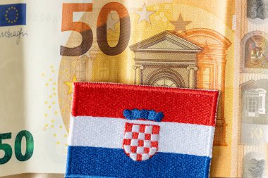 Hırvatistan bayrağı, Avrupa Birliği 'nin tek para biriminin arka planına, Hırvatistan' ın Euro bölgesine katılması kavramına karşı