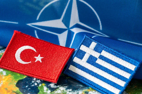 Czerwca 2022 Flagi Turcji Grecji Tle Flagi Nato Koncepcja Rosnący — Zdjęcie stockowe
