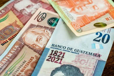 Guatemala parası, çeşitli quetzal banknotlar, iş ve finansal konsept