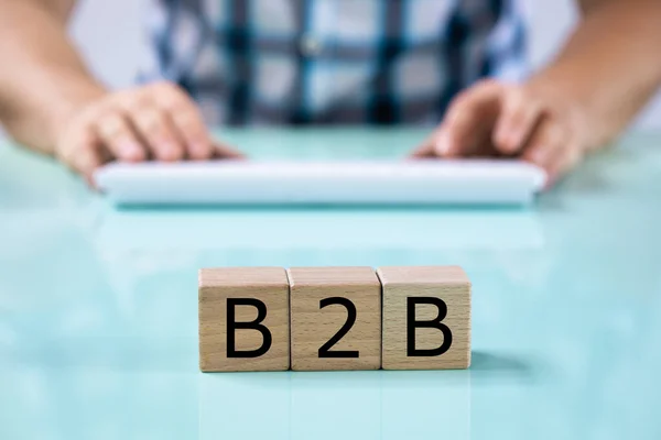 B2B Business Business Text Wooden Blocks Man Computer Concept Transactions — Stockfoto