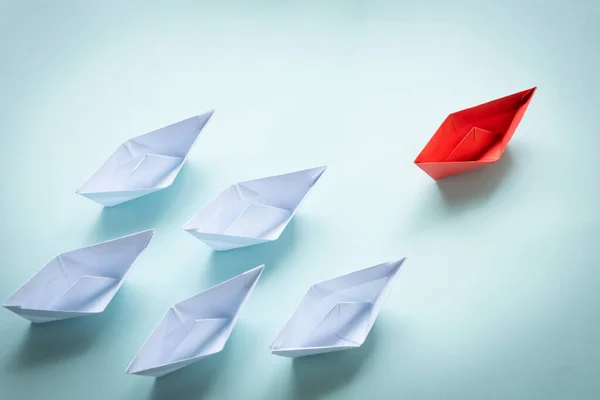 Success Leadership Concept Red Leader White Boats Leader Development Strategy — Stok fotoğraf