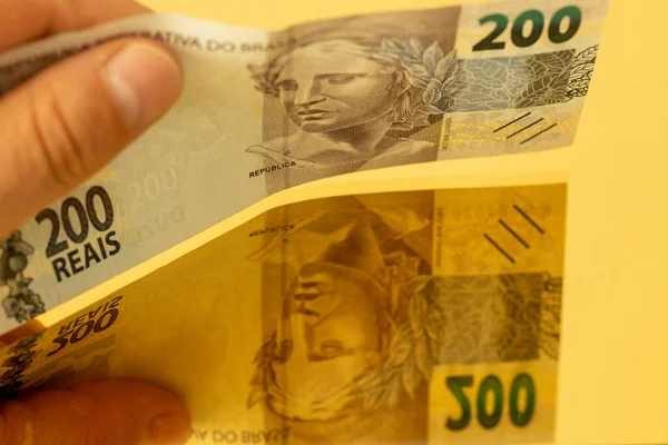 200 Reais Brazilian Money Reflected Golden Mirror — стоковое фото
