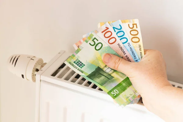 Цены Отопление Дома Повышение Цен Энергоносители Норвегии Радиатор Норвежские Деньги — стоковое фото