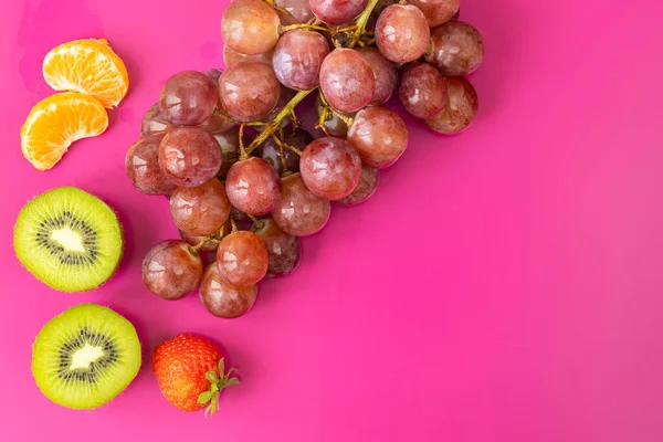 Alimentos Saudáveis Açúcar Natural Kiwi Frutas Uvas Morangos Tangerinas Camada — Fotografia de Stock