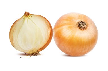 Beyaz arkaplanda soğan izole edildi