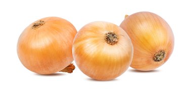Beyaz arkaplanda soğan izole edildi