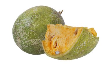 Aegle Marmelos bael meyvesi veya ahşap elma meyvesi (bel patthar) beyaz arka planda