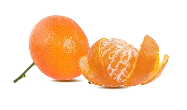 Mandarin Jeruk Keprok Buah Dengan Daun Terisolasi Pada Latar Belakang — Stok Foto