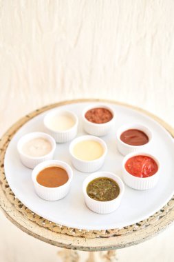 Sos, ketçap, hardal, mayonez, ekşi krema, soya sosu....