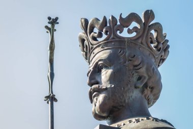 Kentin kurucusu Tvrtko Kotromaniç 'in Herceg Novi' deki Bronz Anıtı.