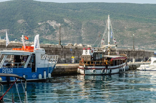 Herceg Novi Montenegro Agosto 2021 Barco Amarrado Madera Puerto Herceg — Foto de Stock