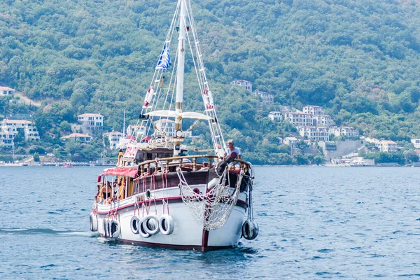 Herceg Novi Černá Hora Srpna 2021 Dřevo Turistická Loď Zátoce — Stock fotografie