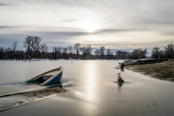 Bateau Pêche Immergé Dans Eau Gelée — Photo