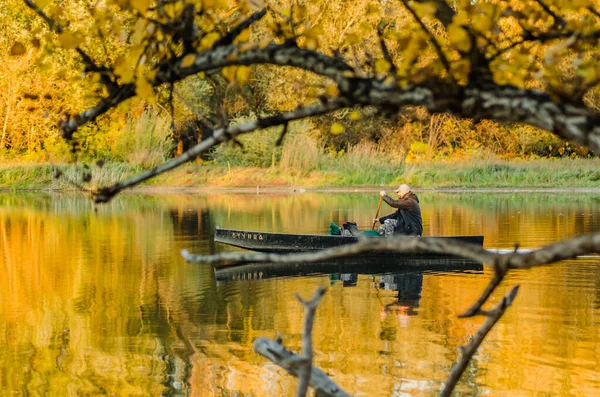 Begec Sérvia Outubro 2021 Desporto Pescador Barco Lago Artificial Perto — Fotografia de Stock