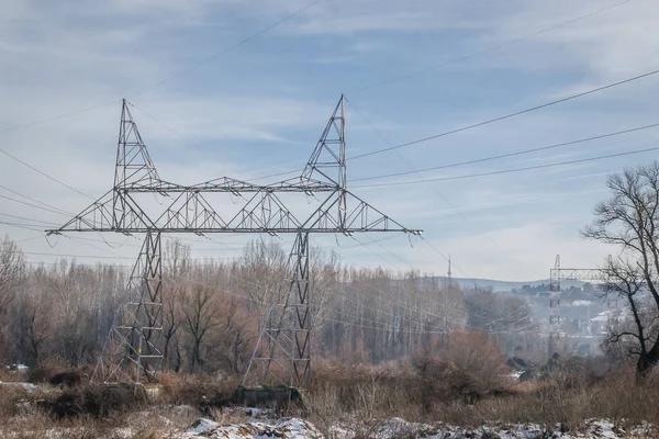 Strommasten Und Freileitungsmasten Übertragen Elektrische Energie — Stockfoto
