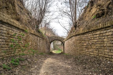 Petrovaradin Kalesi 'ndeki Savoy Prensi Eugene' in girişinin görüntüsü.