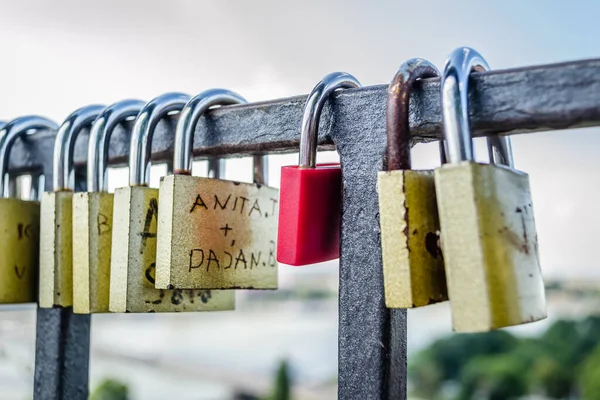 Novi Sad Sérvia Março 2019 Cadeado Amor Trancado Uma Ponte — Fotografia de Stock