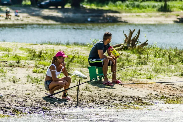 Novi Sad Serbia Agosto 2019 Pescadores Deportivos Disfrutan Las Orillas —  Fotos de Stock