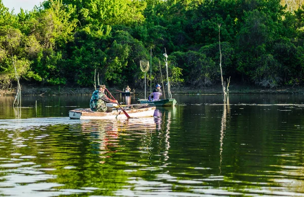 Novi Sad Sérvia Agosto 2019 Pescadores Remando Move Para Outro — Fotografia de Stock