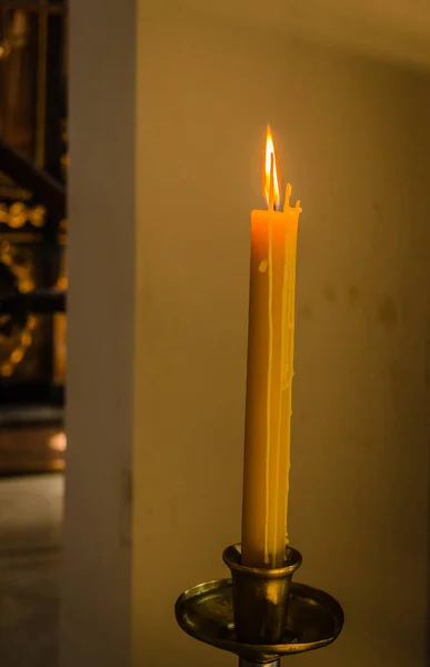 Una Vela Cera Prendió Fuego Iglesia Ortodoxa Serbia Sremska Kamenica — Foto de Stock