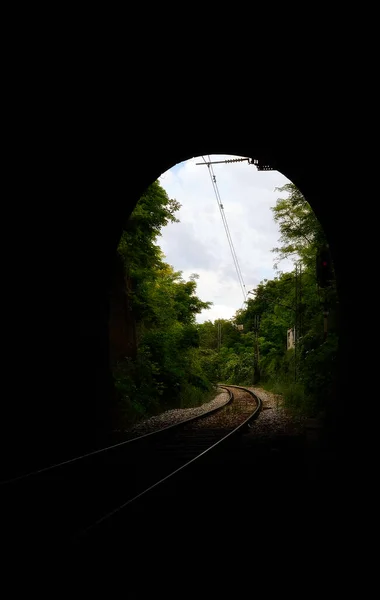 Luz Del Día Con Vegetación Natural Final Del Túnel Ferroviario — Foto de Stock
