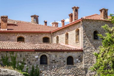 Yunanistan 'daki Meteor Dağı' nın kayalıklarında bulunan Büyük Meteor Ortodoks Manastırı manzarası, Haziran 2018.